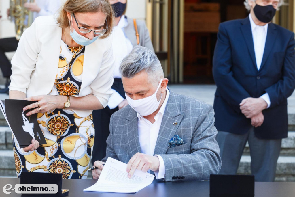 Niech dobrze służy po wsze czasy!