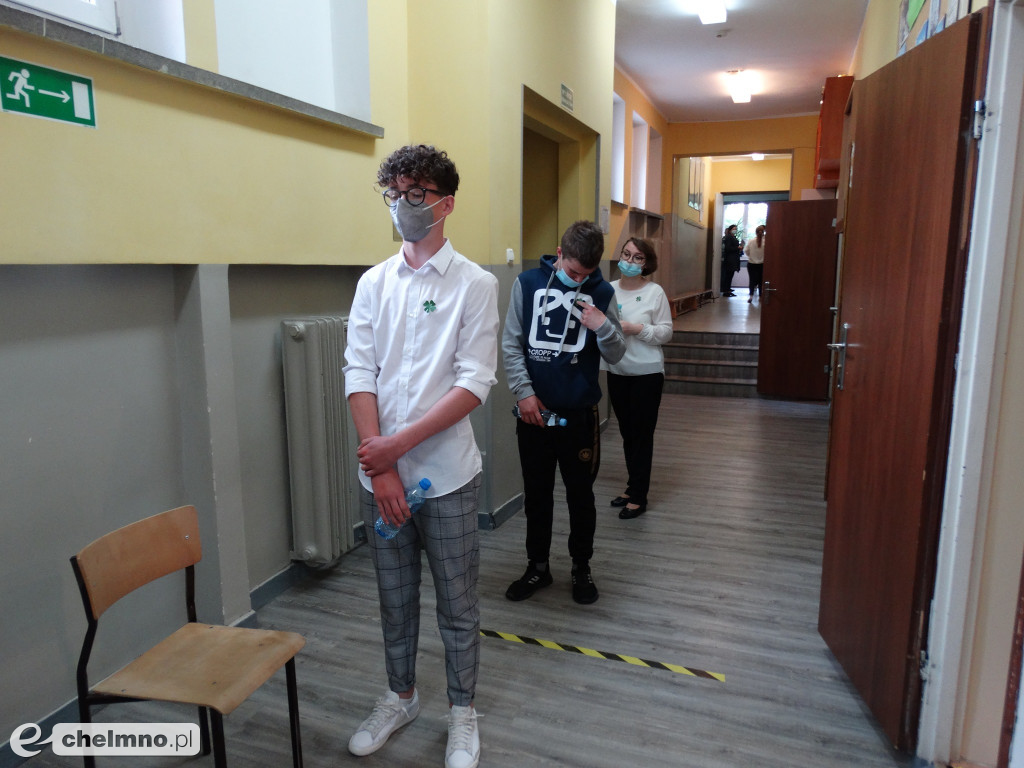 Fotogaleria z egzaminów klas 8 w Czwórce