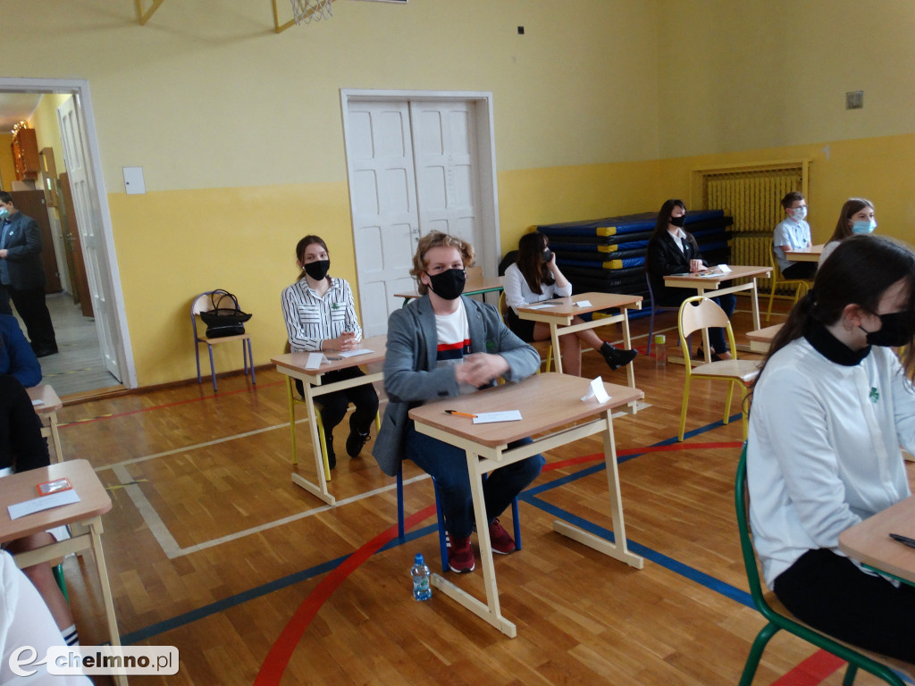 Fotogaleria z egzaminów klas 8 w Czwórce