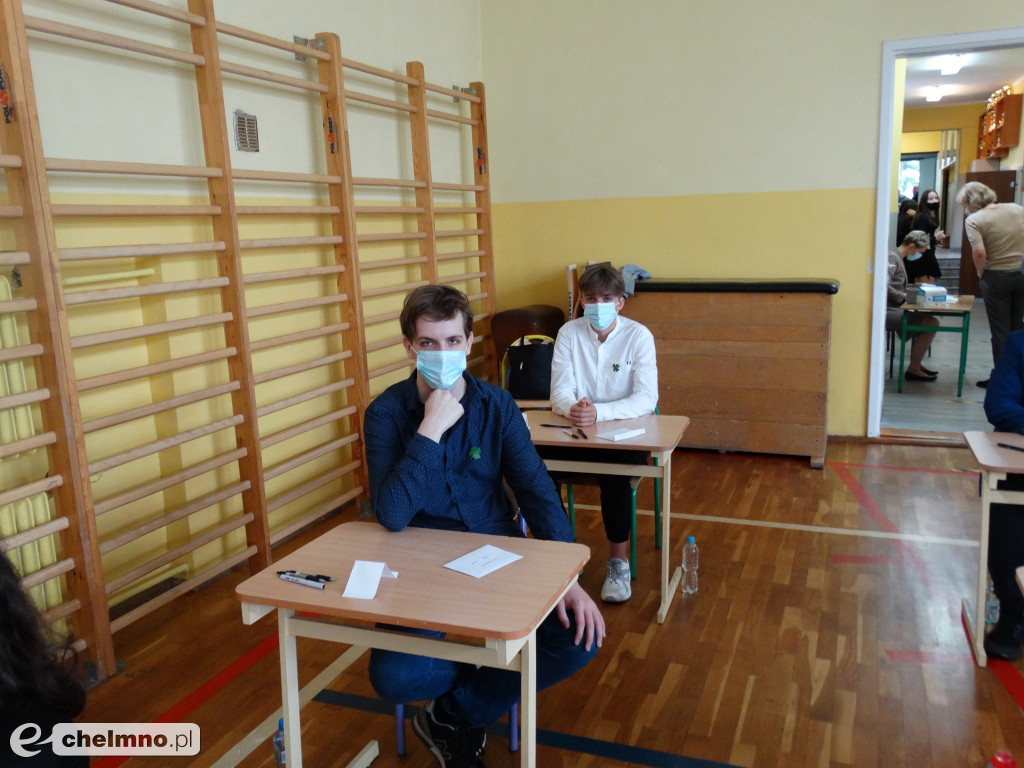 Fotogaleria z egzaminów klas 8 w Czwórce