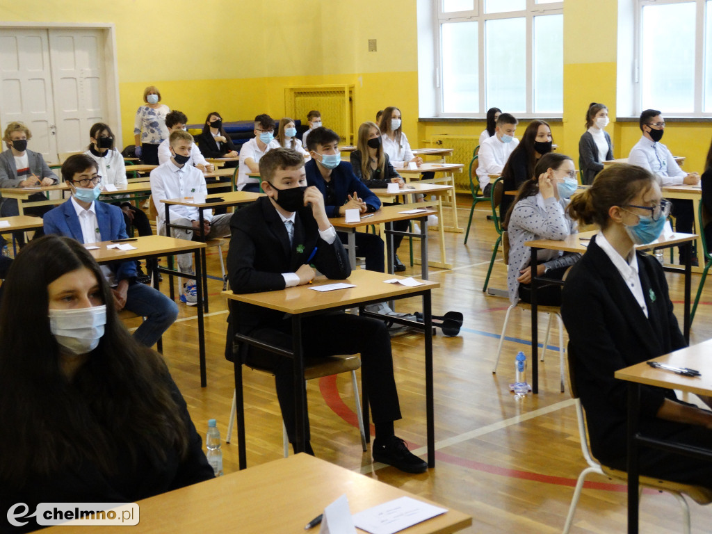 Fotogaleria z egzaminów klas 8 w Czwórce