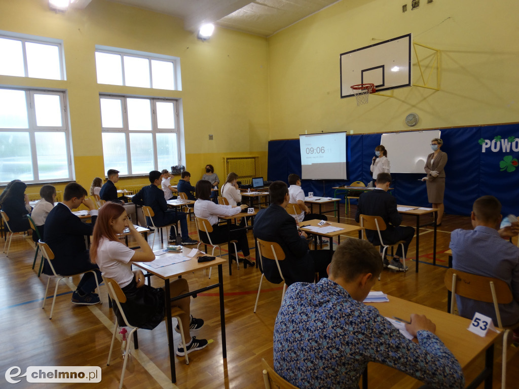 Fotogaleria z egzaminów klas 8 w Czwórce