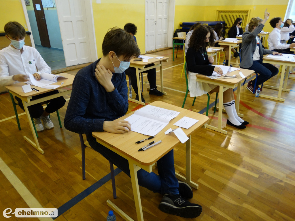 Fotogaleria z egzaminów klas 8 w Czwórce