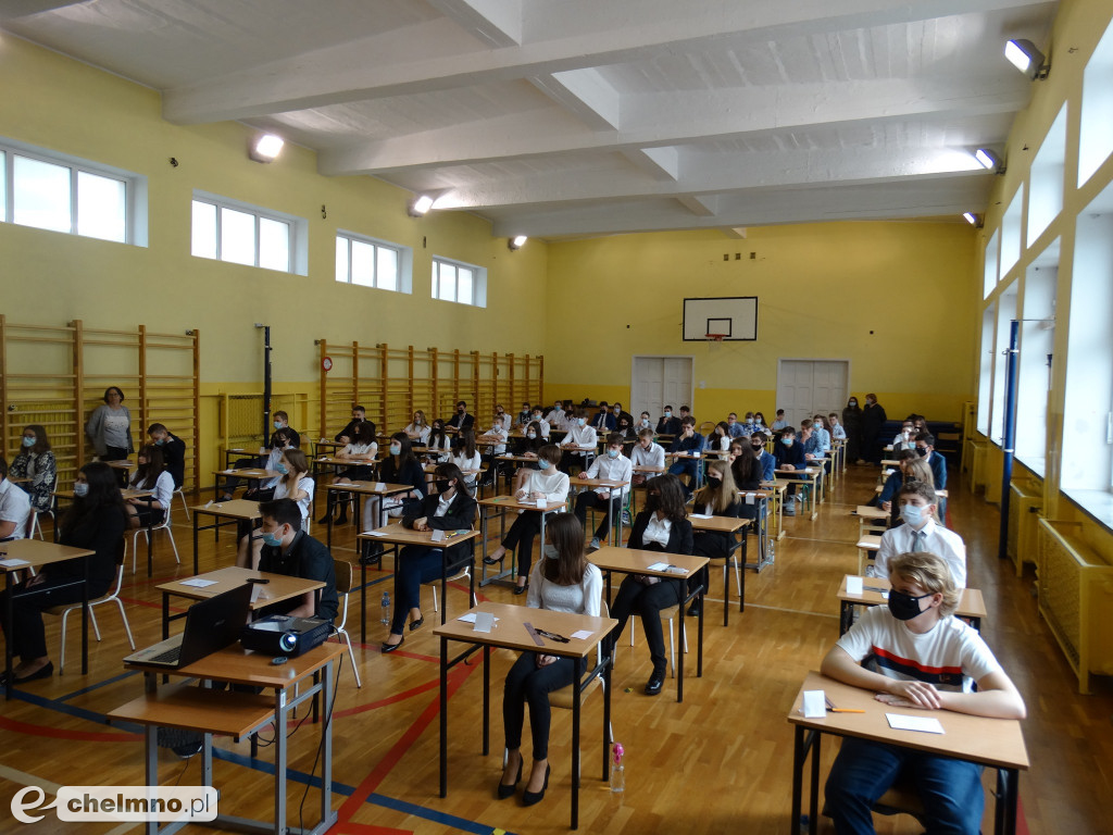 Fotogaleria z egzaminów klas 8 w Czwórce