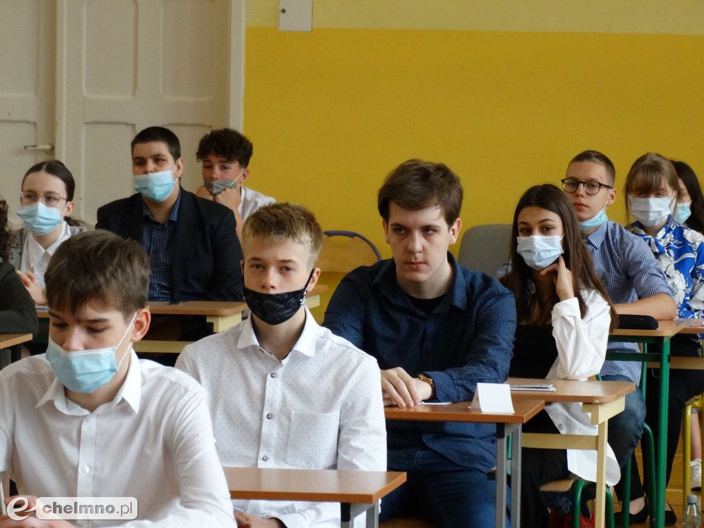 Fotogaleria z egzaminów klas 8 w Czwórce