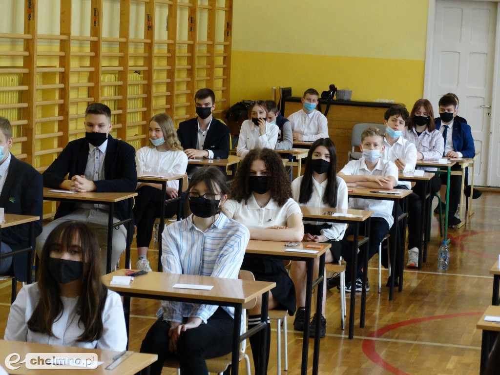 Fotogaleria z egzaminów klas 8 w Czwórce
