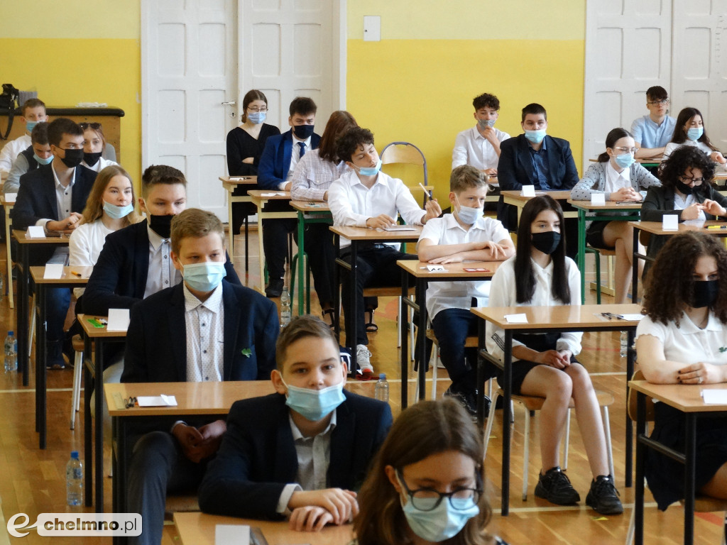Fotogaleria z egzaminów klas 8 w Czwórce
