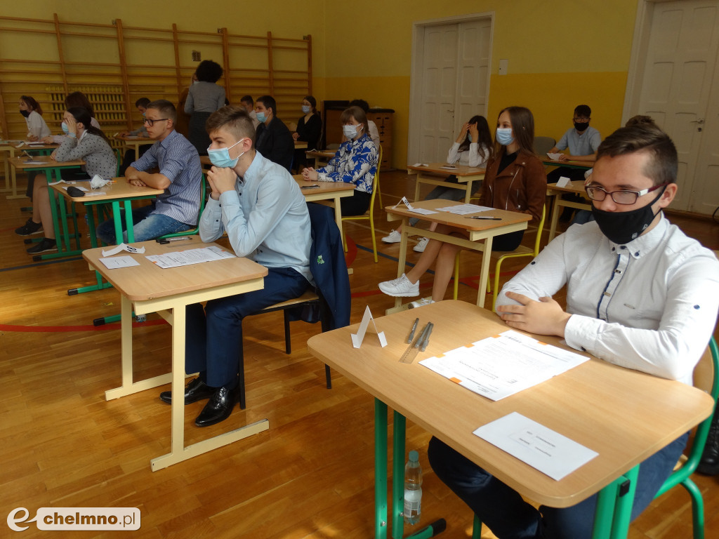 Fotogaleria z egzaminów klas 8 w Czwórce