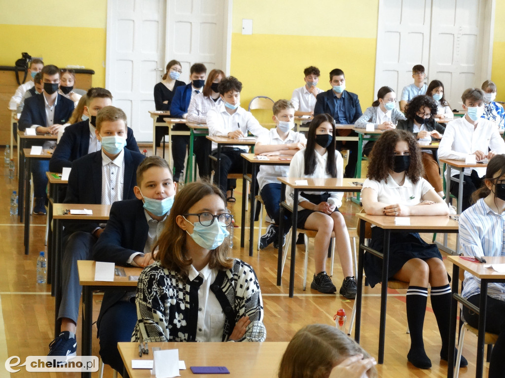 Fotogaleria z egzaminów klas 8 w Czwórce