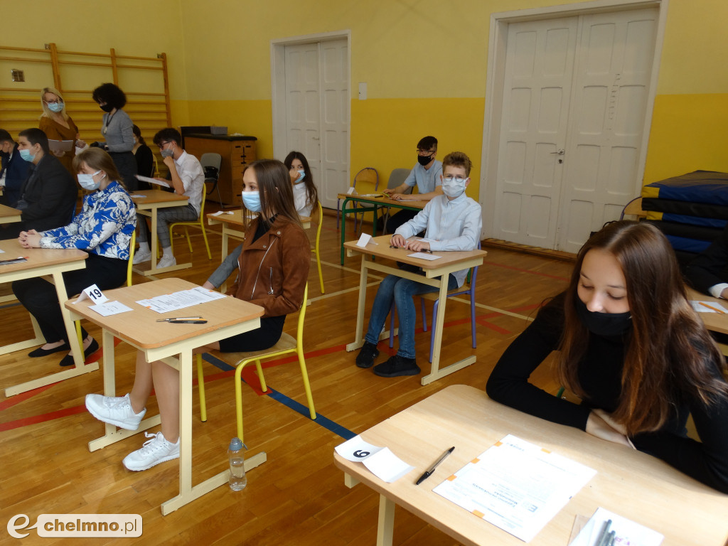 Fotogaleria z egzaminów klas 8 w Czwórce