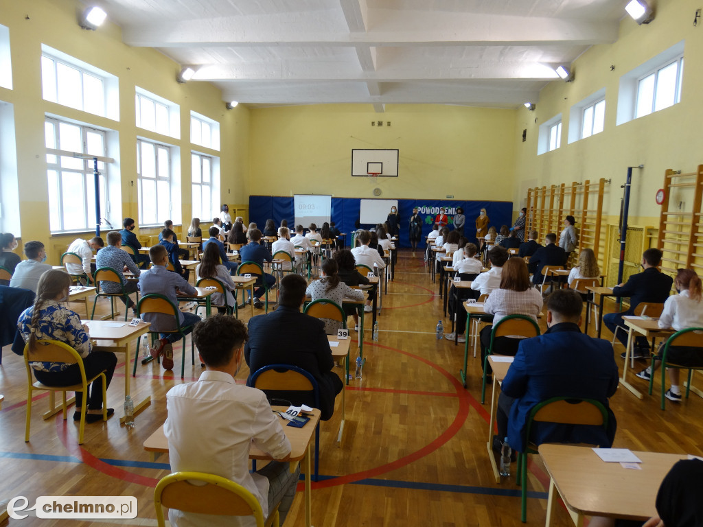 Fotogaleria z egzaminów klas 8 w Czwórce