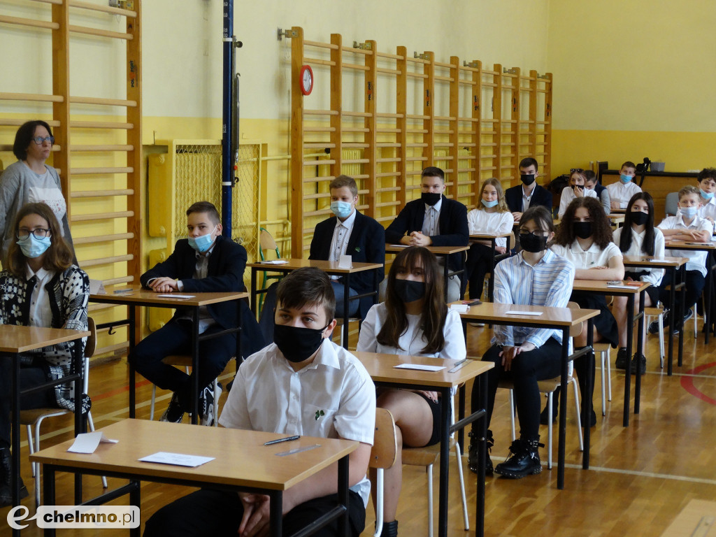 Fotogaleria z egzaminów klas 8 w Czwórce