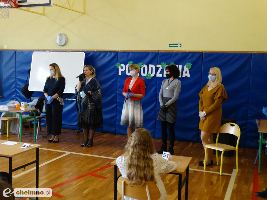 Fotogaleria z egzaminów klas 8 w Czwórce