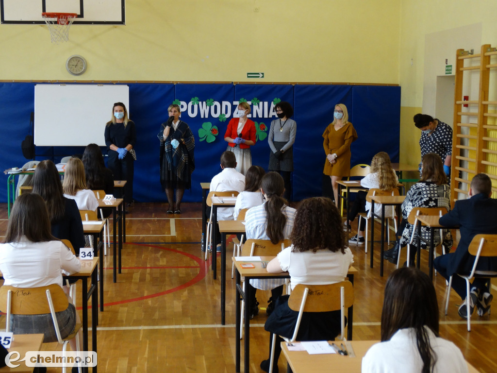 Fotogaleria z egzaminów klas 8 w Czwórce