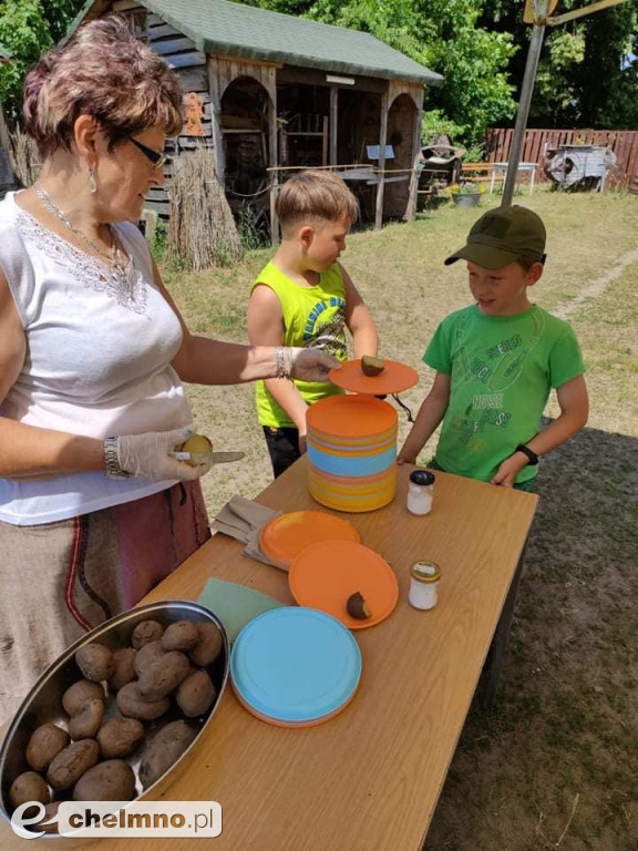 Uczniowie Katolika z wizytą w Wiosce Ginących Zawodów