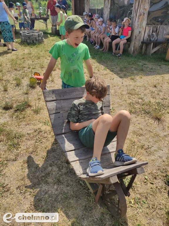 Uczniowie Katolika z wizytą w Wiosce Ginących Zawodów