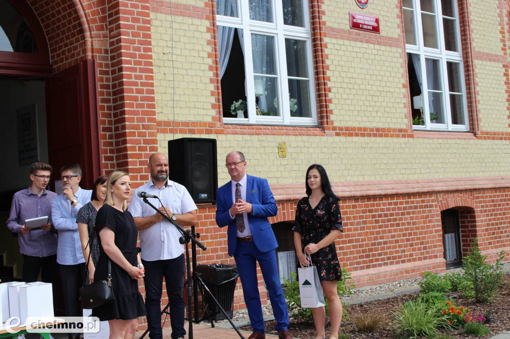 Dużo zdjęć z zakończenia roku szkolnego w ZS nr 2