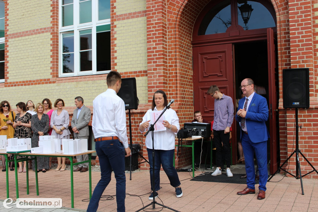 Dużo zdjęć z zakończenia roku szkolnego w ZS nr 2