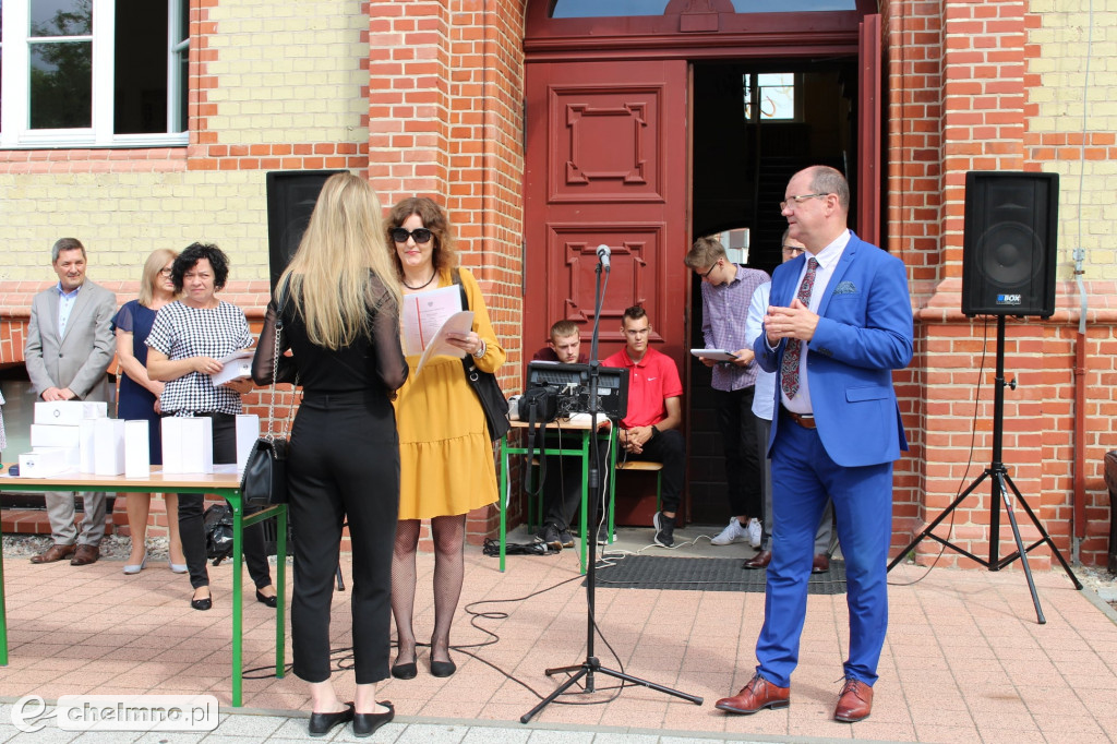 Dużo zdjęć z zakończenia roku szkolnego w ZS nr 2