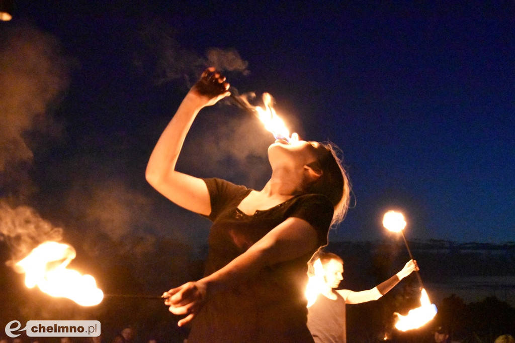 Efektowny pokaz Fire Show nad Jeziorem Starogrodzkim