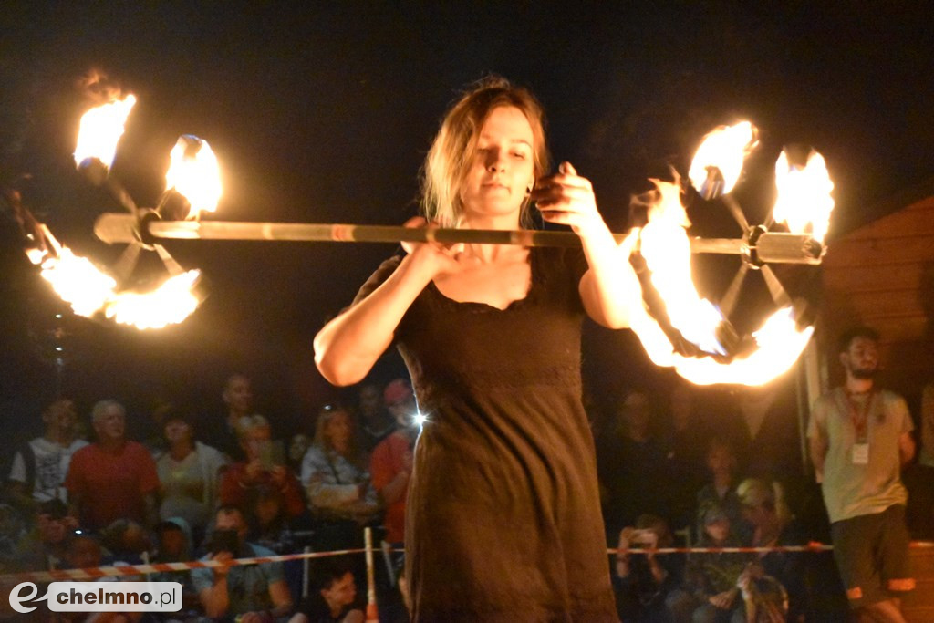 Efektowny pokaz Fire Show nad Jeziorem Starogrodzkim