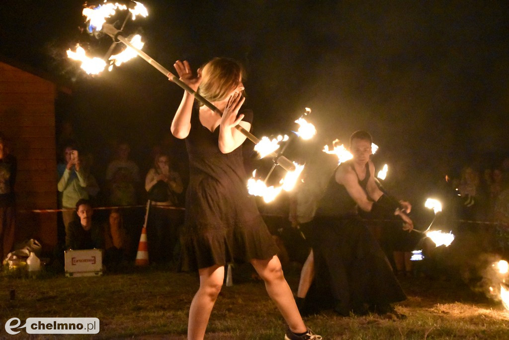 Efektowny pokaz Fire Show nad Jeziorem Starogrodzkim