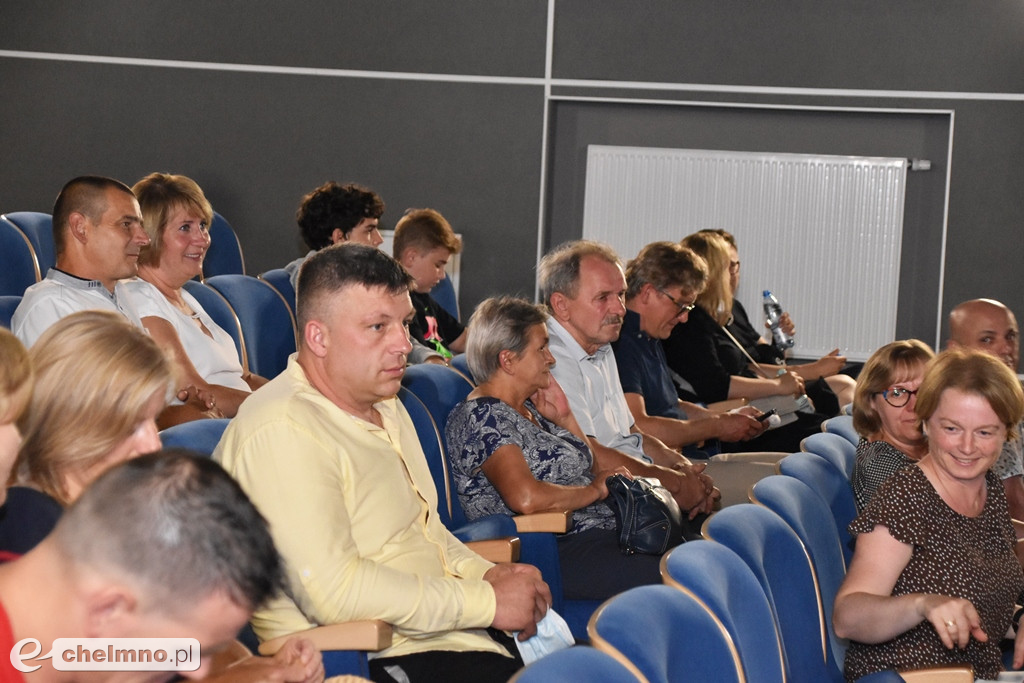 Kabaret Paranienormalni bawił publiczność w chełmińskim kinoteatrze