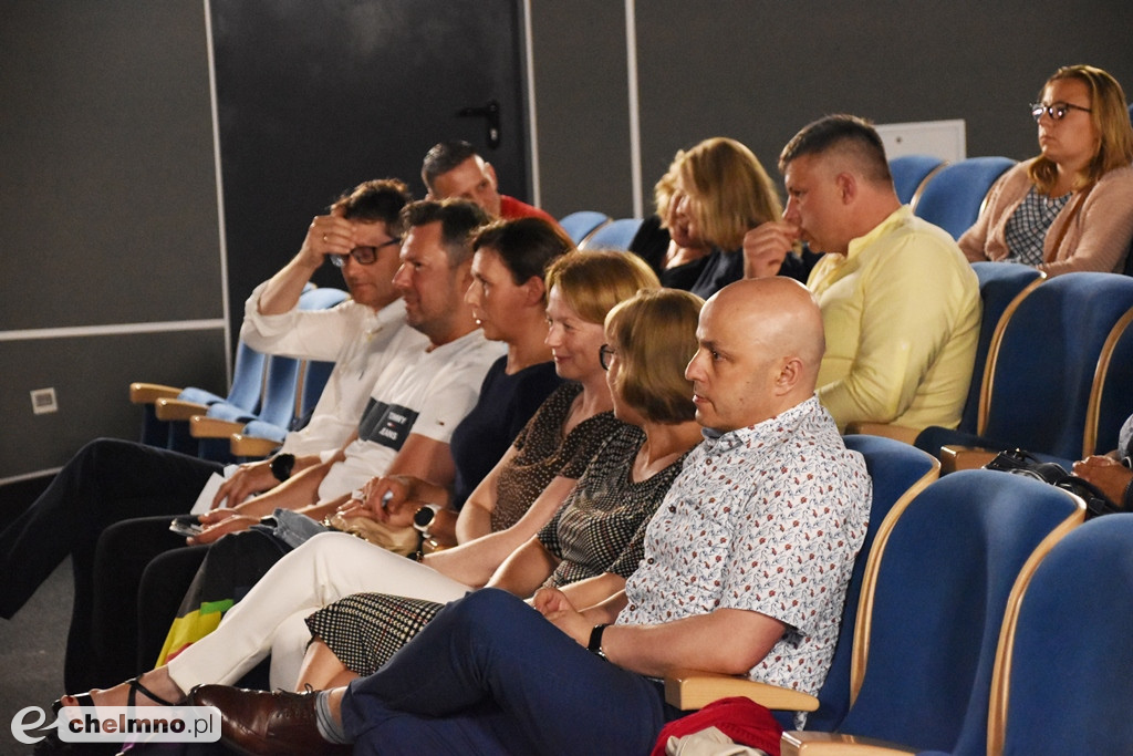 Kabaret Paranienormalni bawił publiczność w chełmińskim kinoteatrze