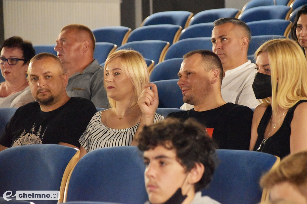 Kabaret Paranienormalni bawił publiczność w chełmińskim kinoteatrze