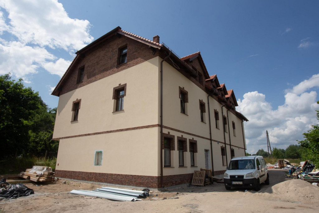 Rośnie gmach Centrum Czynnej Ochrony Przyrody w Tleniu