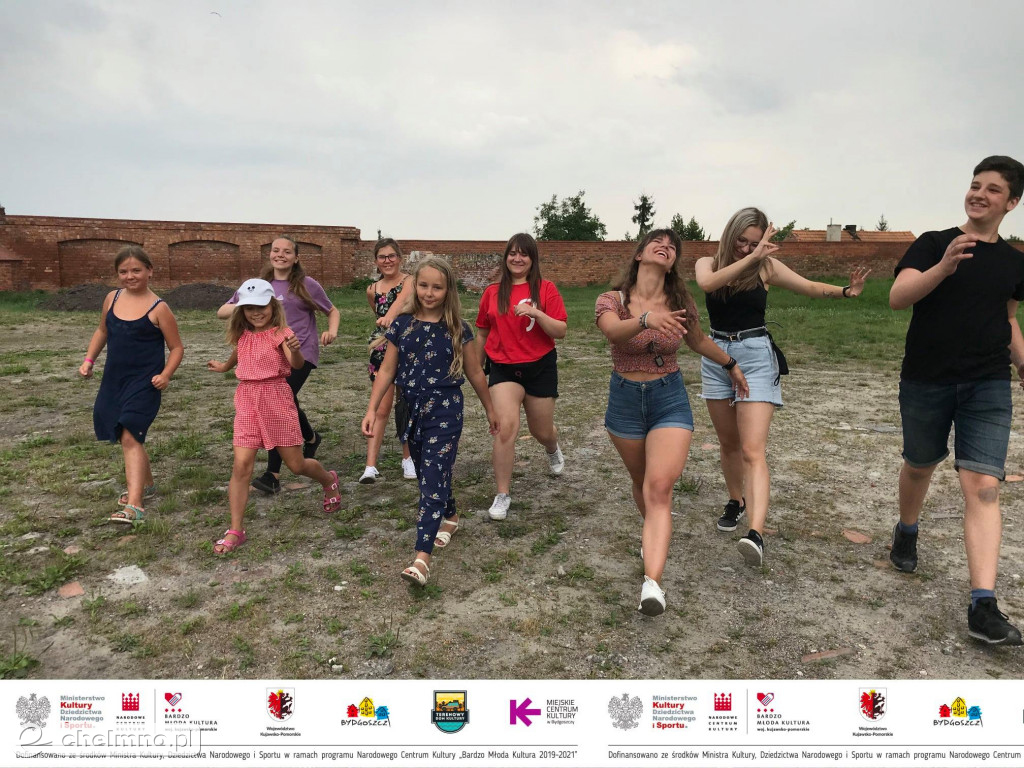 Przygotowania do wystawy i warsztatów podczas 9 Hills