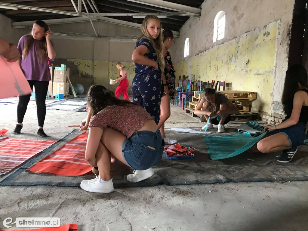 Przygotowania do wystawy i warsztatów podczas 9 Hills