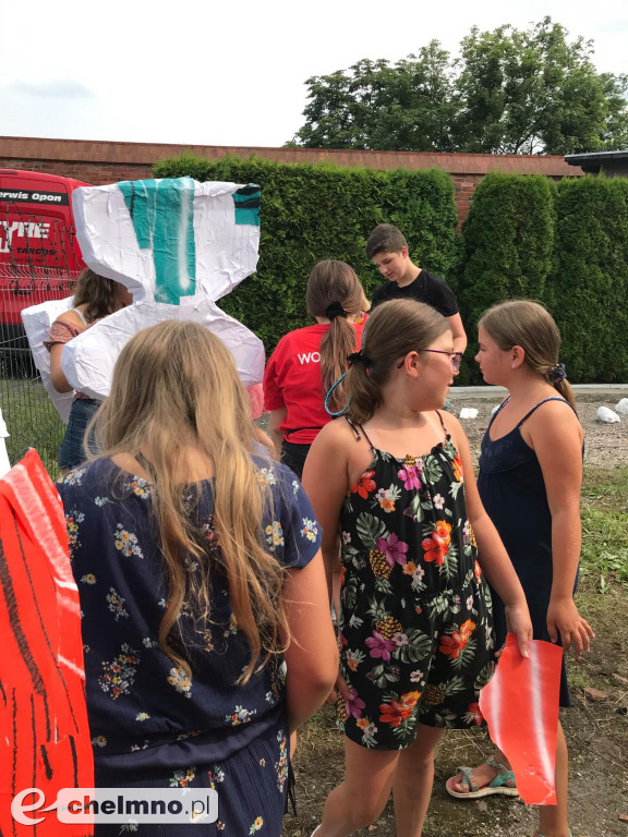 Przygotowania do wystawy i warsztatów podczas 9 Hills