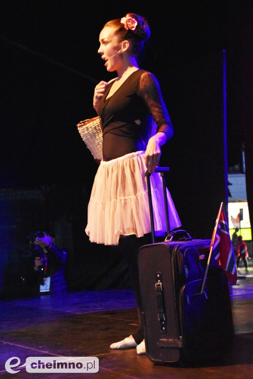 Wesoły spektakl Emigrantka w strugach deszczu