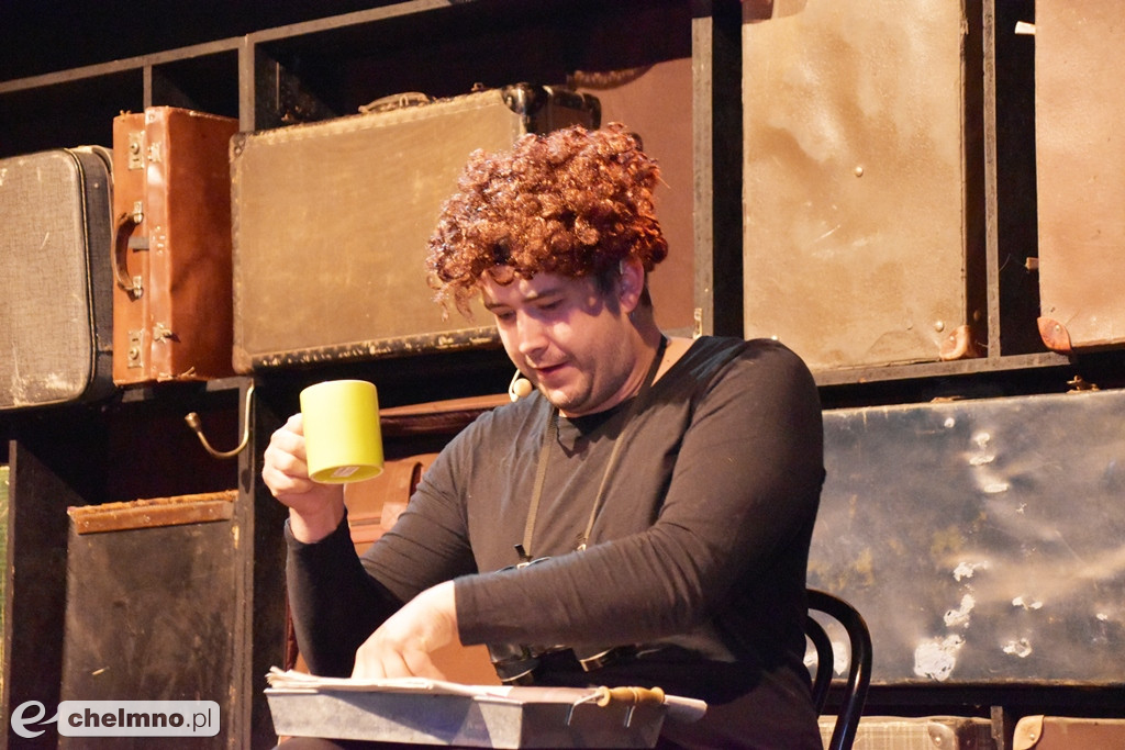 Wesoły spektakl Emigrantka w strugach deszczu