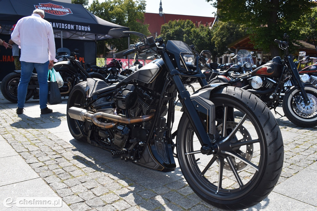 Szaleństwo motoryzacyjne na chełmińskim Rynku