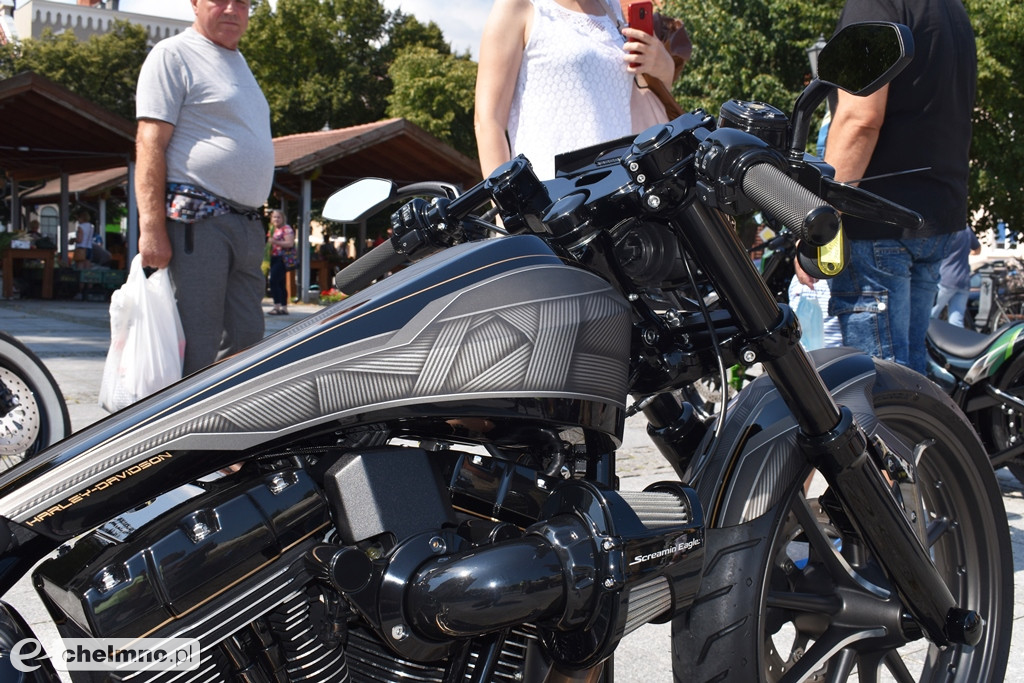 Szaleństwo motoryzacyjne na chełmińskim Rynku