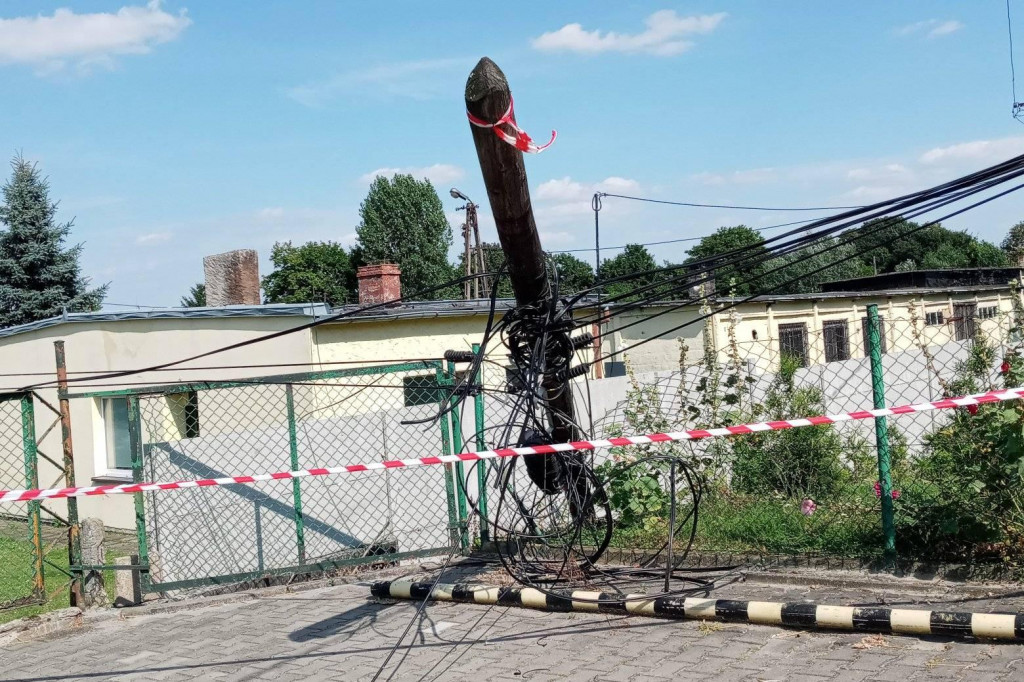 Zerwana linia telefoniczna i pożar rżyska w Stolnie