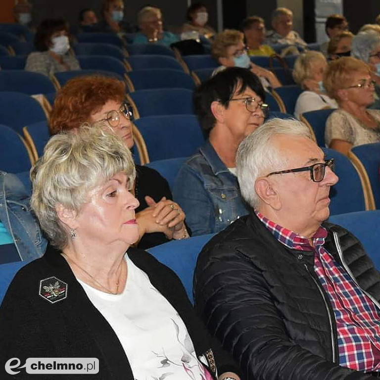 Słuchacze Uniwersytetu Trzeciego Wieku uroczyście powitani w Rondzie