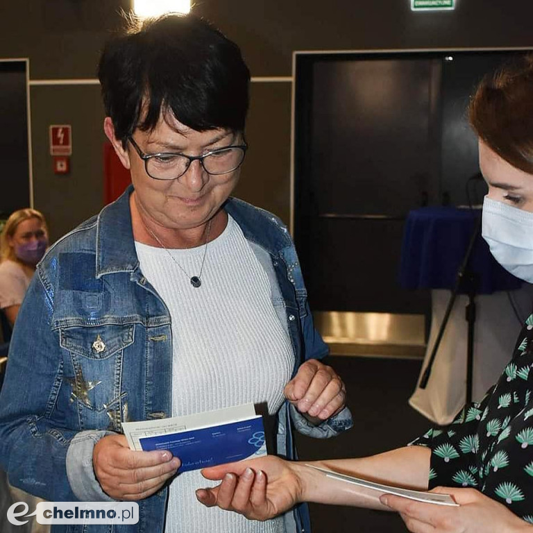 Słuchacze Uniwersytetu Trzeciego Wieku uroczyście powitani w Rondzie