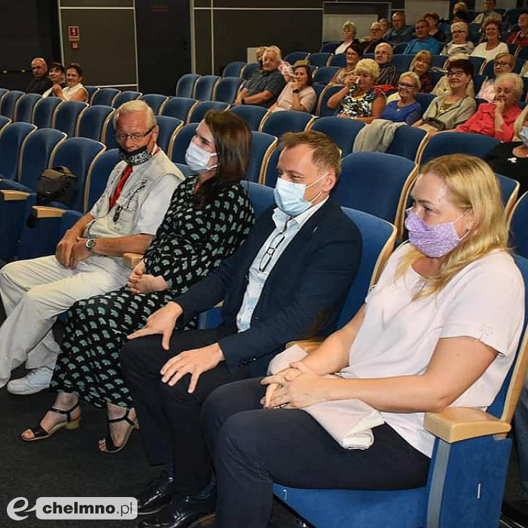 Słuchacze Uniwersytetu Trzeciego Wieku uroczyście powitani w Rondzie