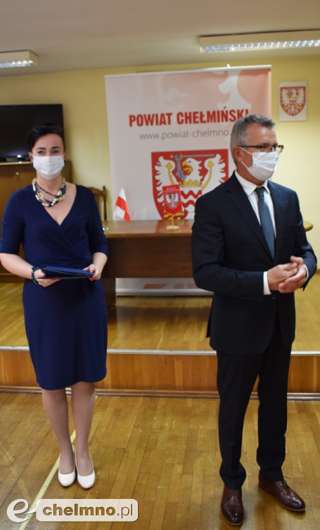 Wręczenie czeków laureatom I Edycji Powiatowego Konkursu