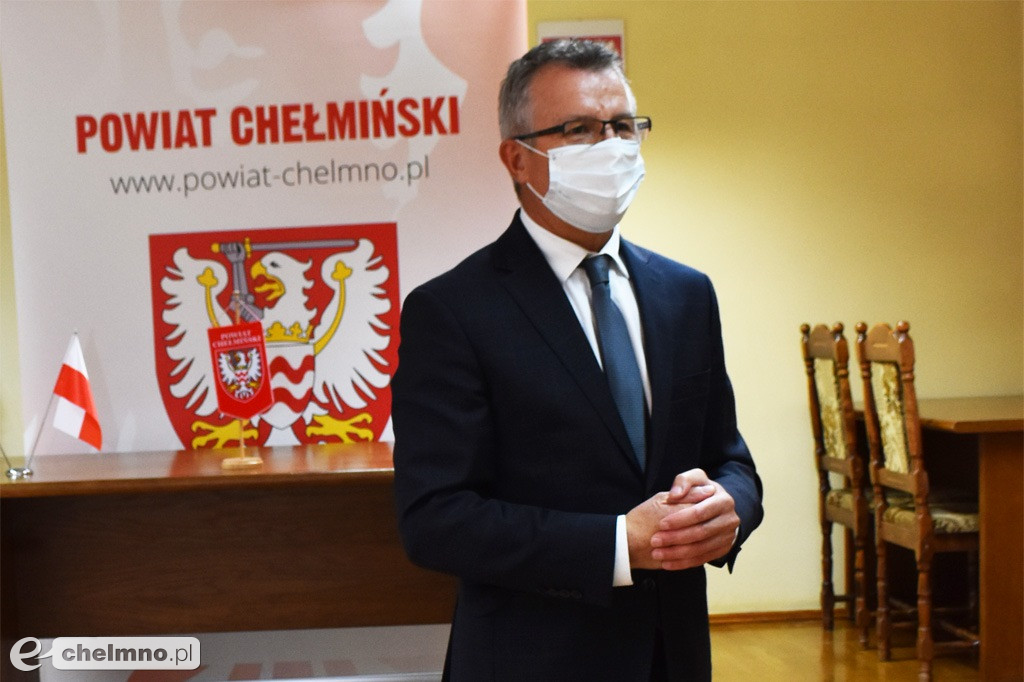Wręczenie czeków laureatom I Edycji Powiatowego Konkursu