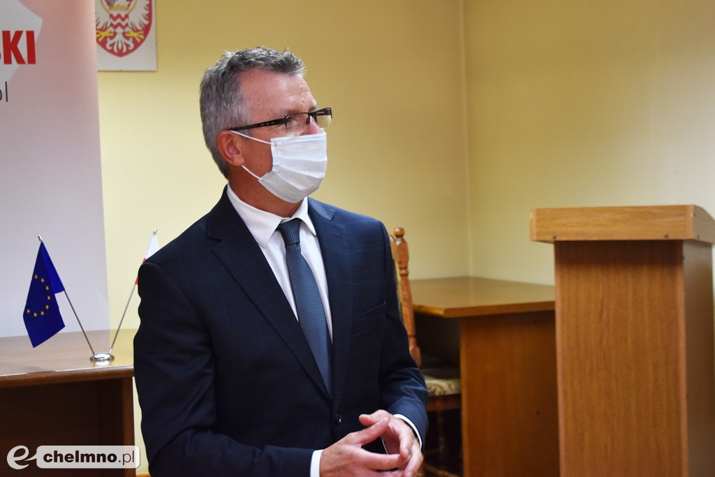 Wręczenie czeków laureatom I Edycji Powiatowego Konkursu