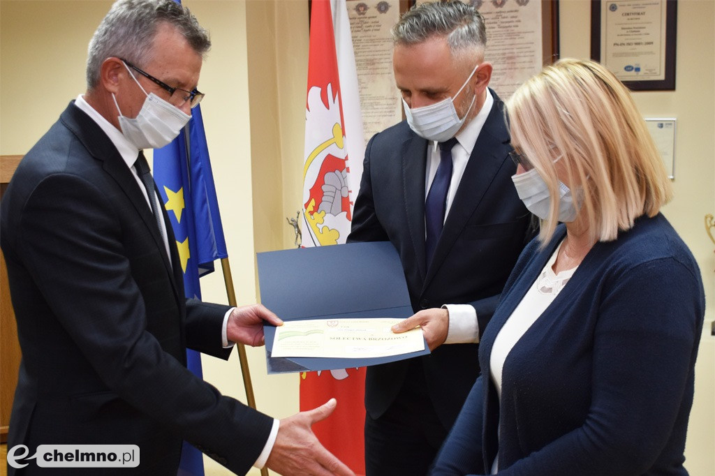 Wręczenie czeków laureatom I Edycji Powiatowego Konkursu