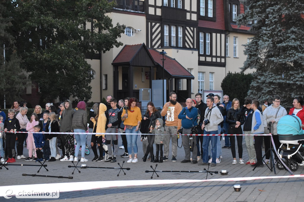 Widowiskowy pokaz fireshow przed Bramą Grudziądzką