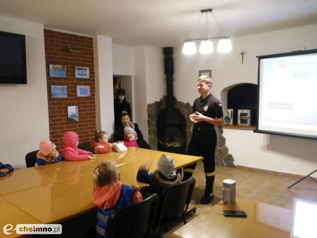 Spotkanie przedszkolaków ze strażakami