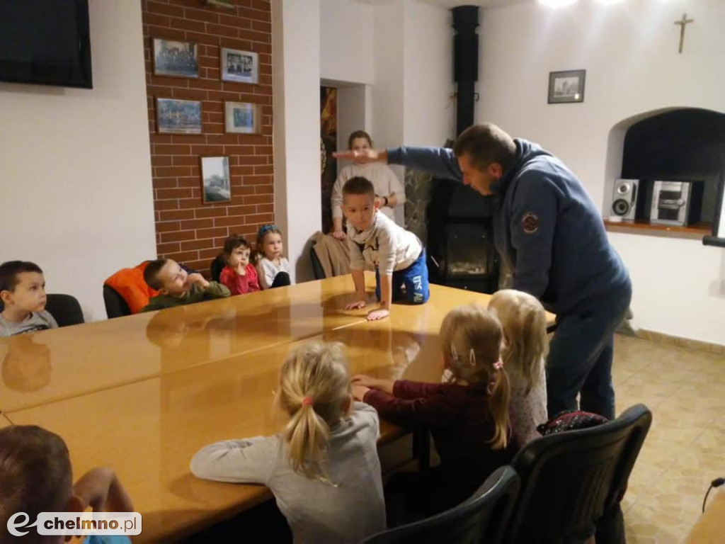 Spotkanie przedszkolaków ze strażakami