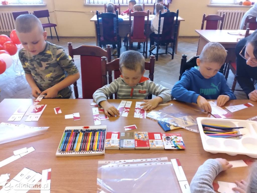 Przedszkolaki na lekcji patriotycznej