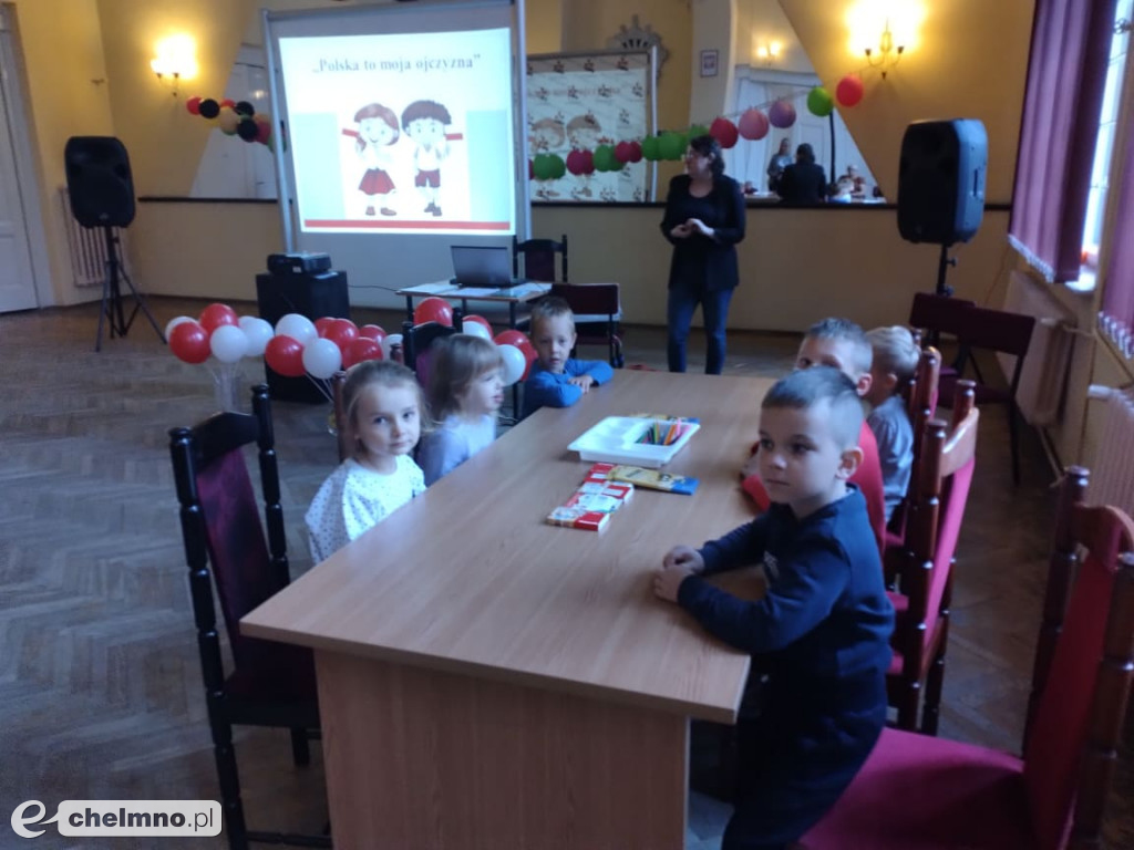 Przedszkolaki na lekcji patriotycznej